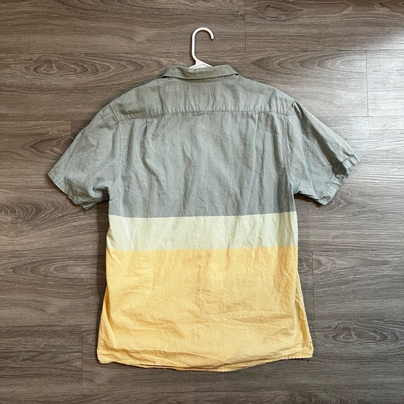 RVCA / XL / Slim Fit / Button Down T-Shirt / Brand New - Picture 2 of 7